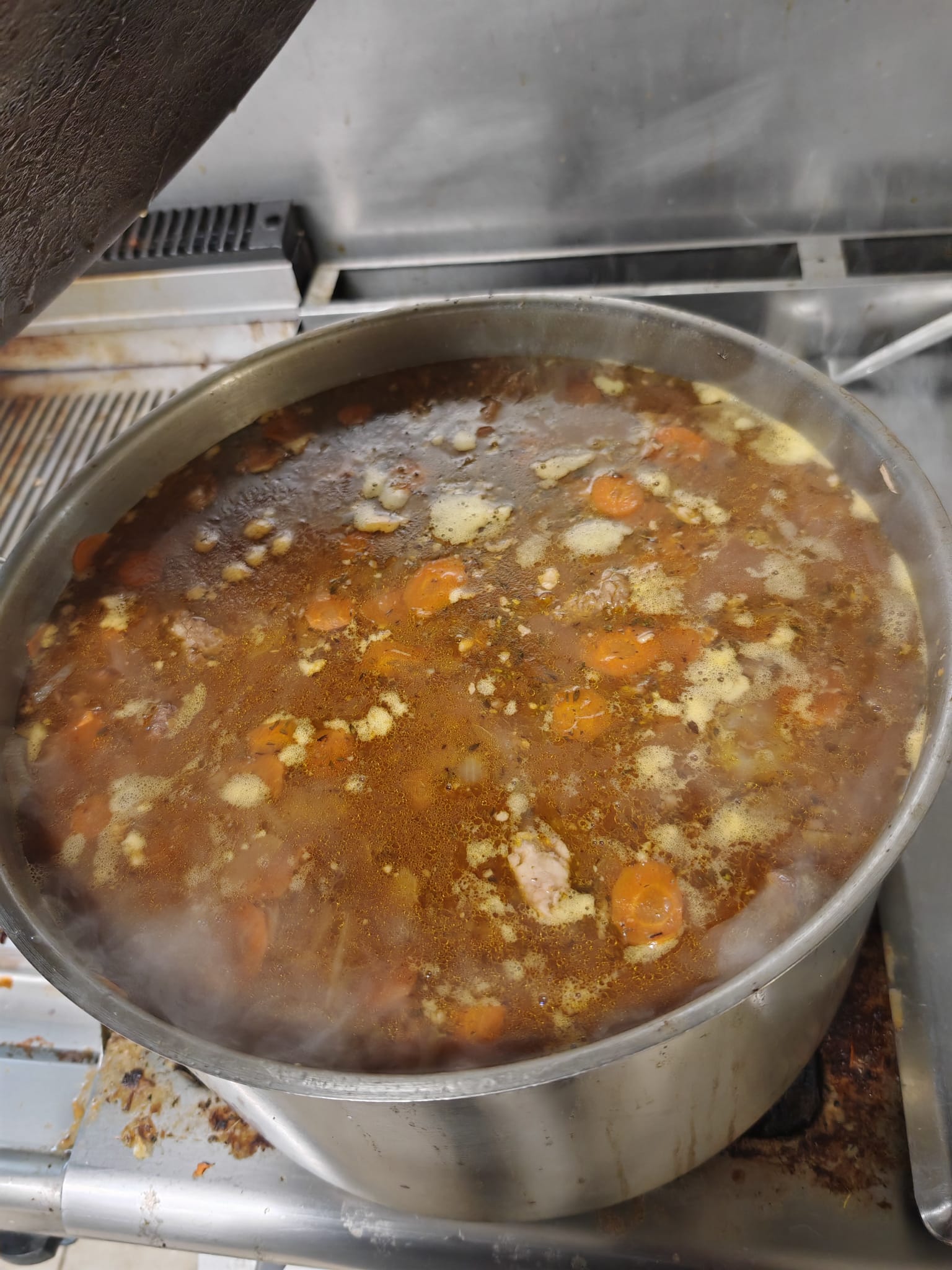 Plat mijoté fait maison au restaurant L'Ayguillette