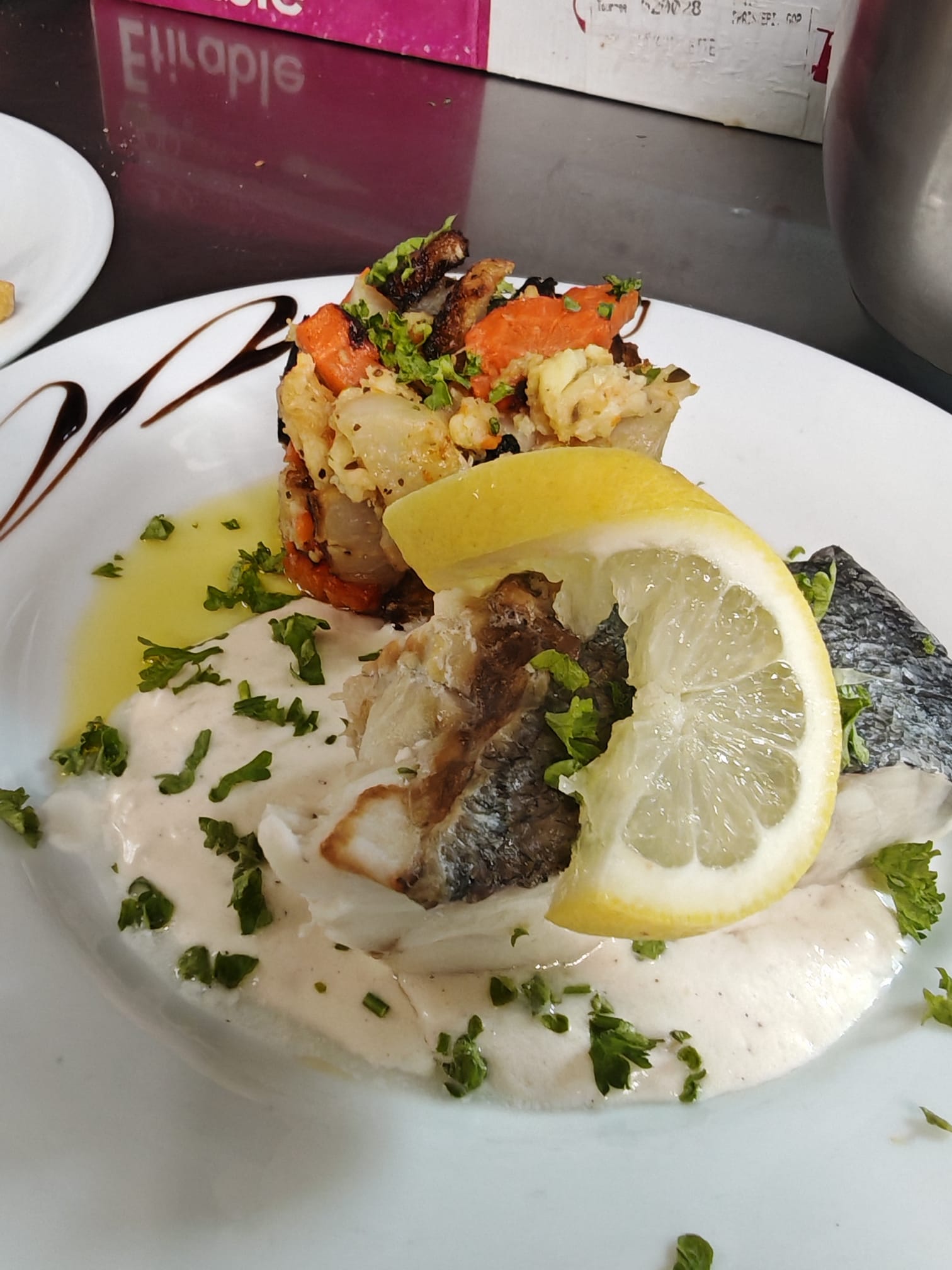 Filet de poisson sauce crème citron légumes rôtis